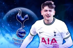 记者：多队向热刺询问租借摩尔事宜，流浪者是球员热门下家