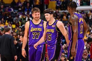 东契奇会发短信说什么？里夫斯：他可能会说我太菜了 投丢14个球